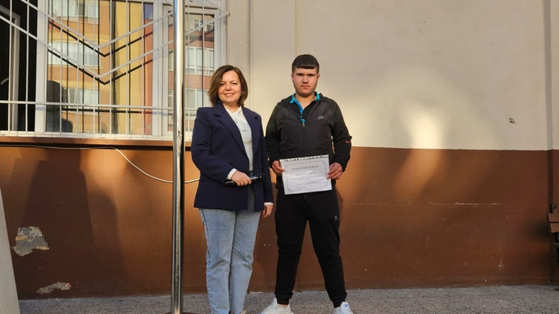 Yeşil Okul Geleceğe Geri Dönüşüm Proje Sergisi Ürün 1. si 7/A sınıfı öğrencisi Ahmetcan ERMİŞ